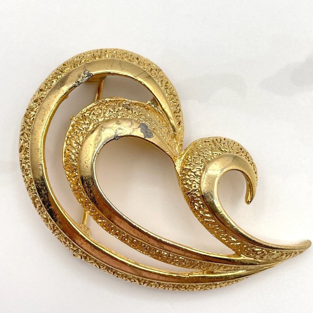 Vintage Gold Tone Abstract Swirl Brooch Pin Textured Modernist Estate Jewelry